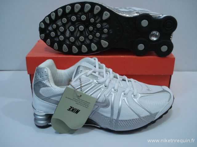 nouveau style Nike Shox OZ mens blanc argent (1).JPG